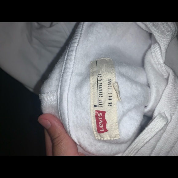 White Levi’s pullover sweatshirt - Picture 3 of 3